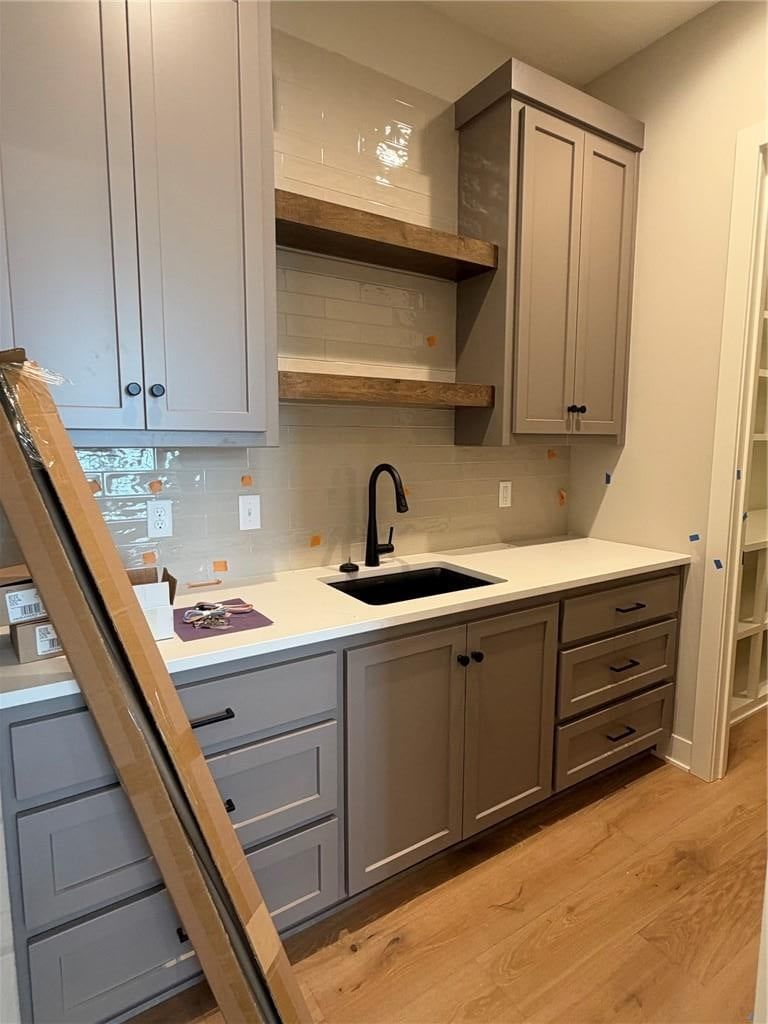 Butler's pantry at 18461 Pawnee Lane, Overland Park, KS 66085