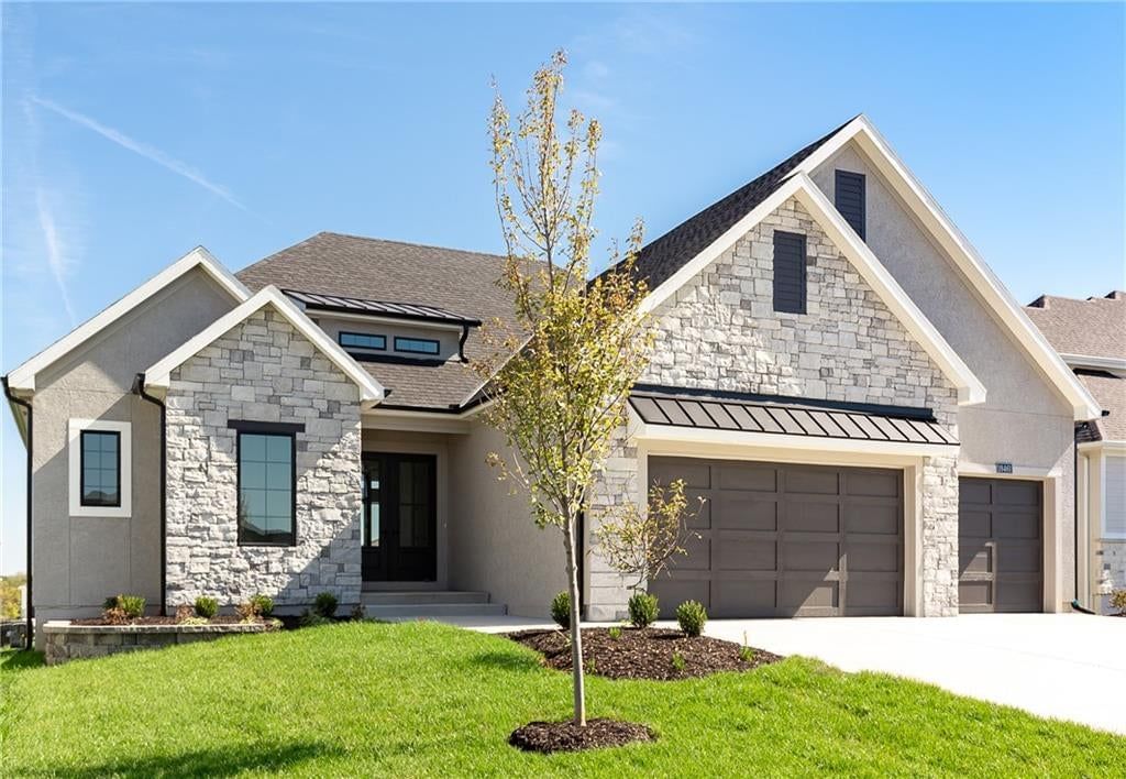 18461 Pawnee Lane, Overland Park, KS