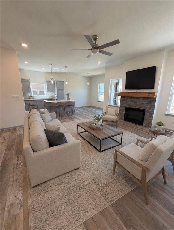 1313 NE Redwood Court — photo 3