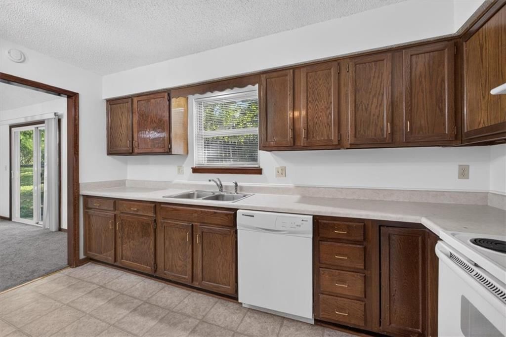 7606 W 86th Street — photo 11