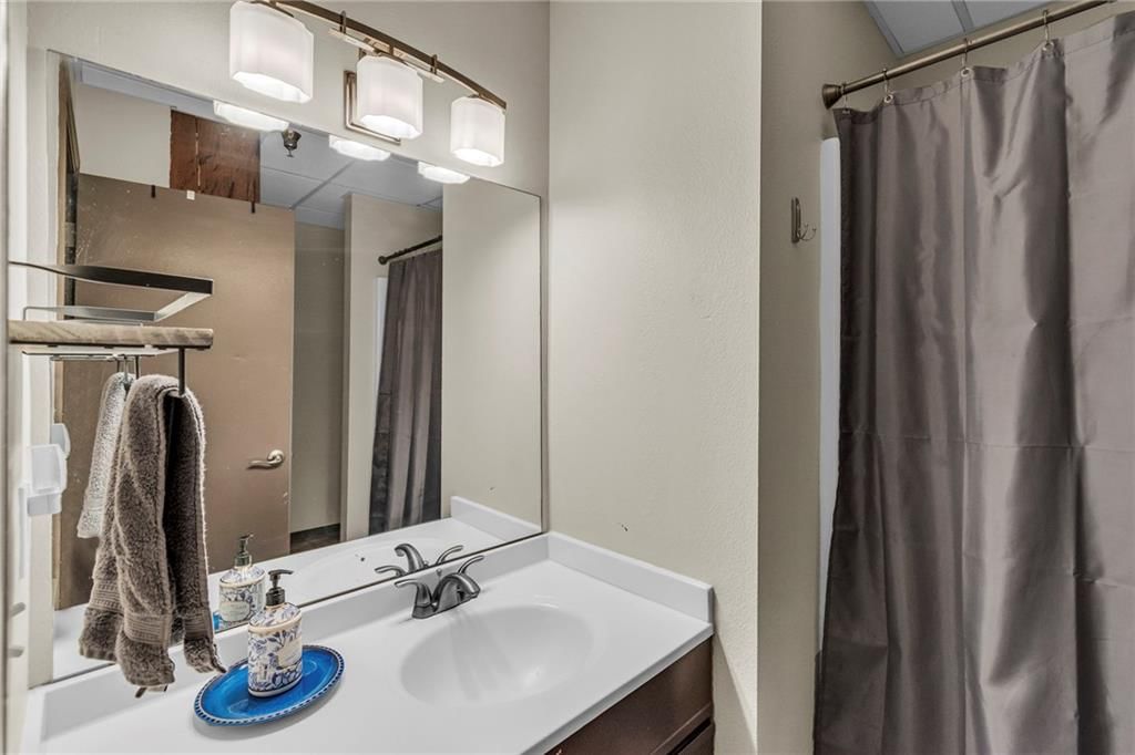 308 W 8th Street — photo 18