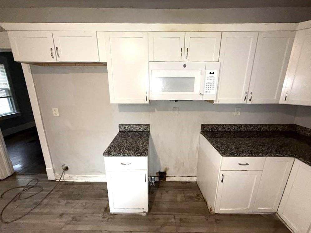 Photo 4 of 27 - 3249 E 28th Street, Kansas City, MO 64128