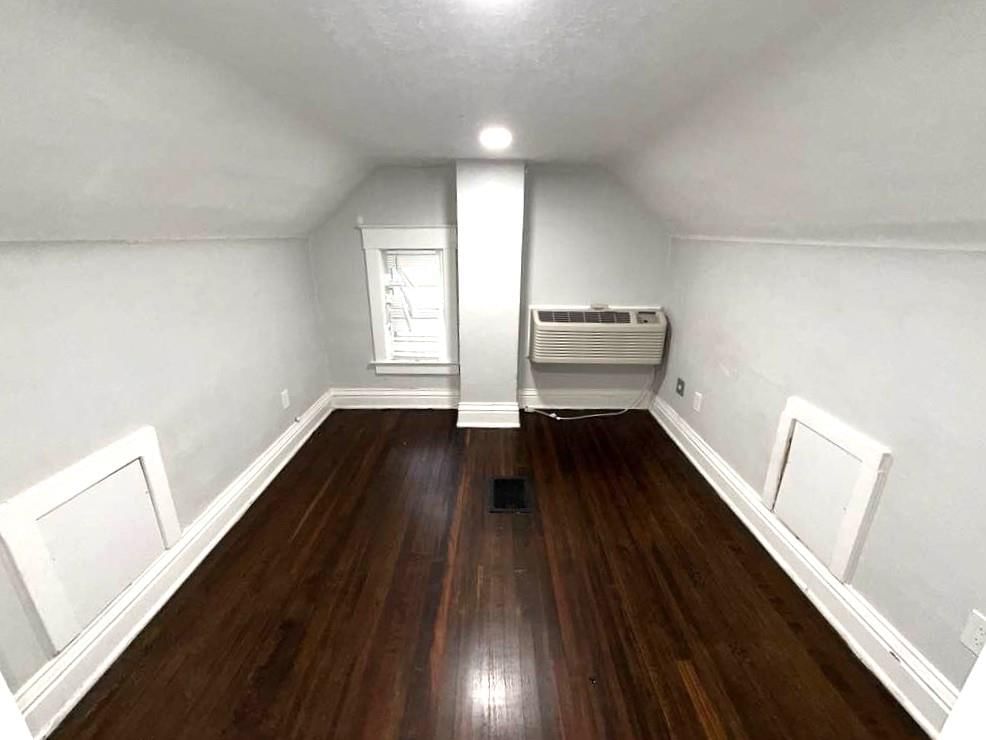Photo 13 of 27 - 3249 E 28th Street, Kansas City, MO 64128