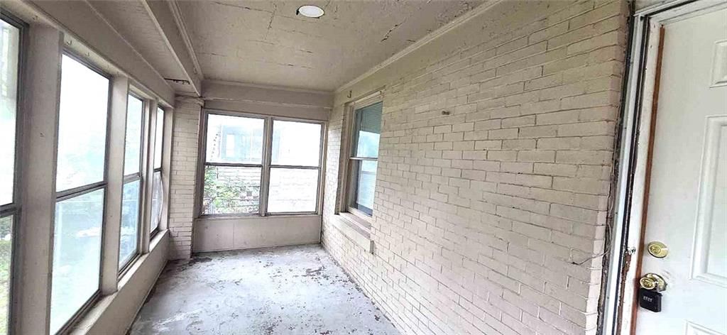 Sunroom at 3249 E 28th Street, Kansas City, MO 64128