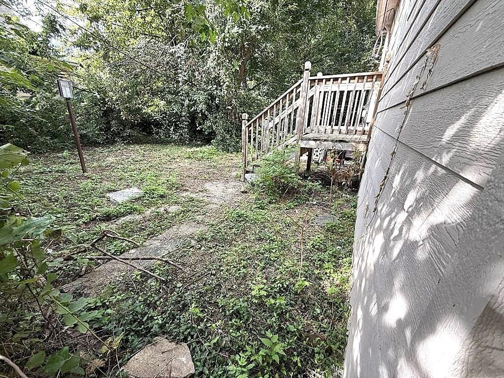 Deck at 3249 E 28th Street, Kansas City, MO 64128