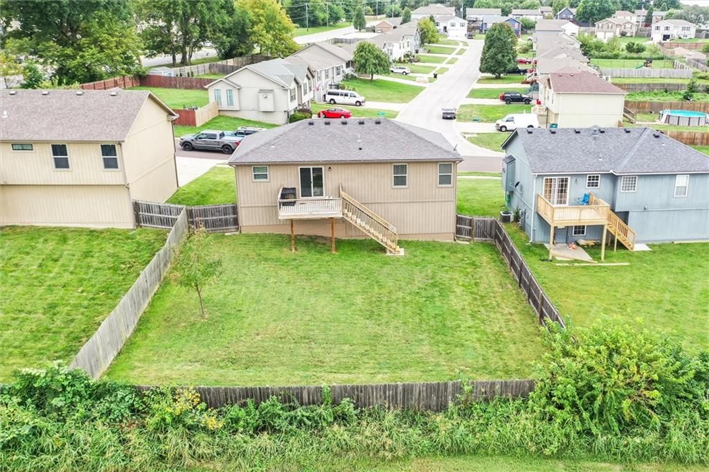 1605 Bay Avenue — photo 30