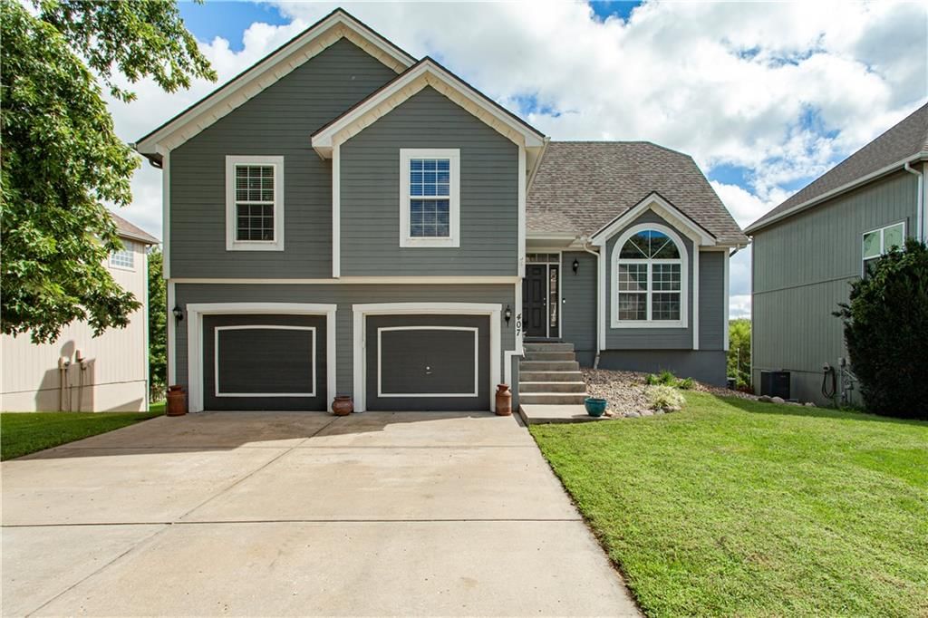 407 KILLARNEY Lane, Smithville, MO