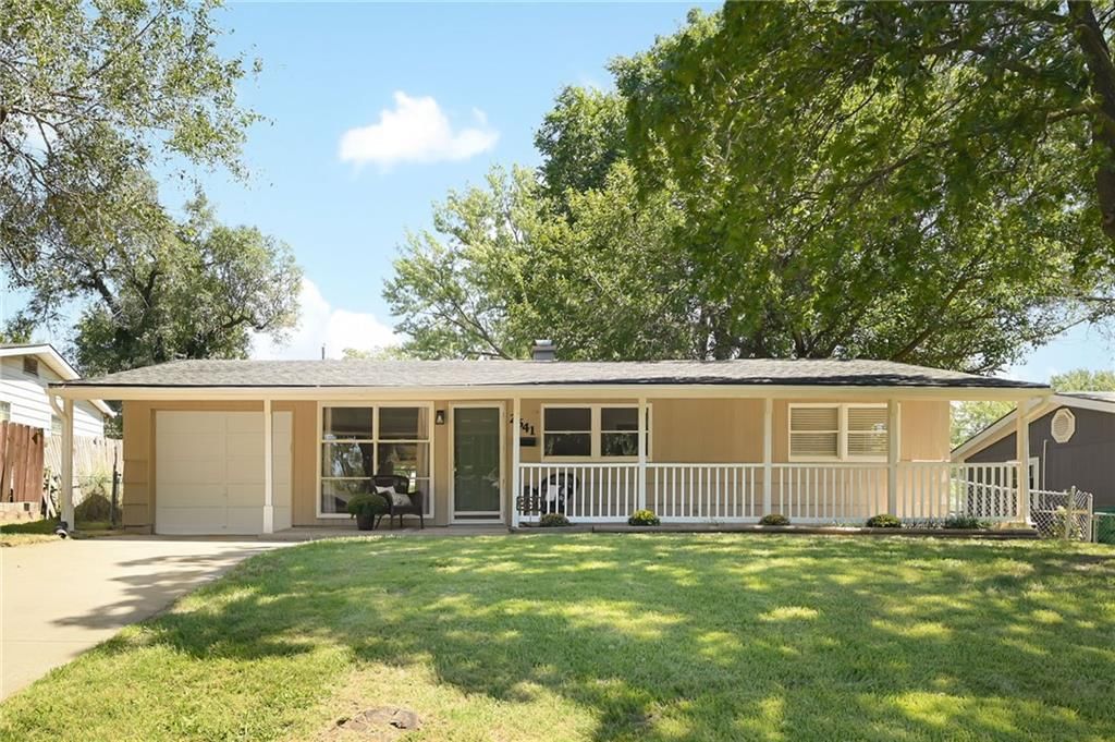 2641 S 51st Terrace — photo 3