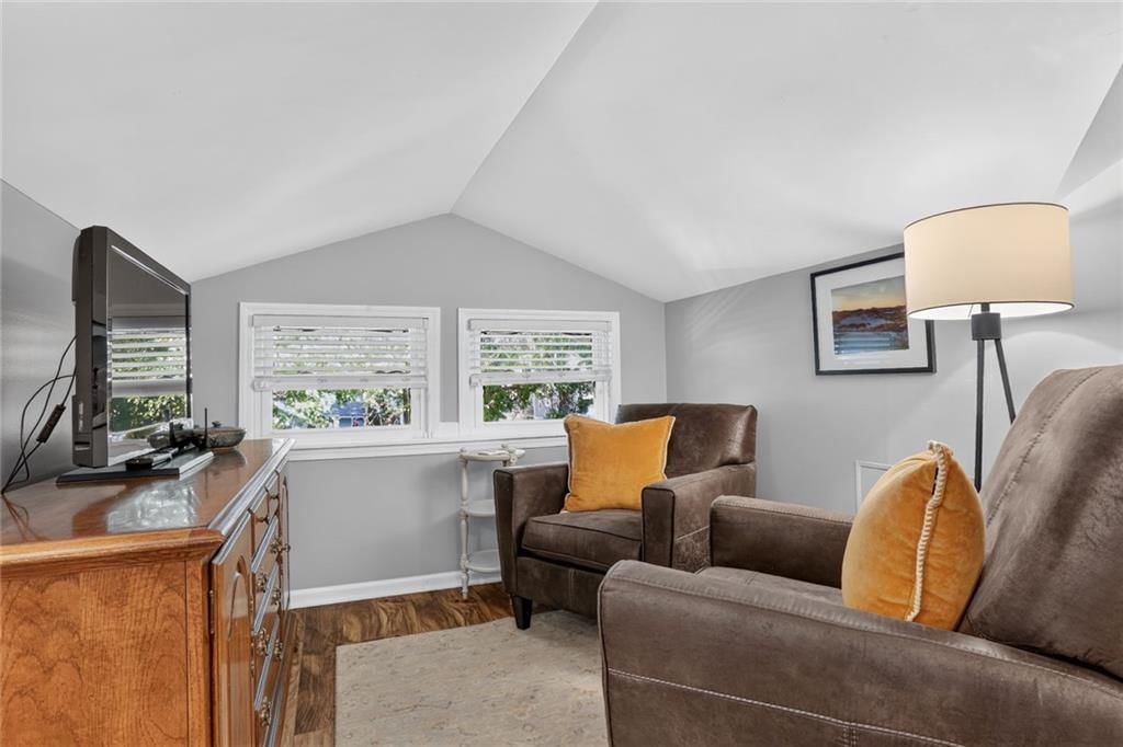 5828 Oak Street — photo 17
