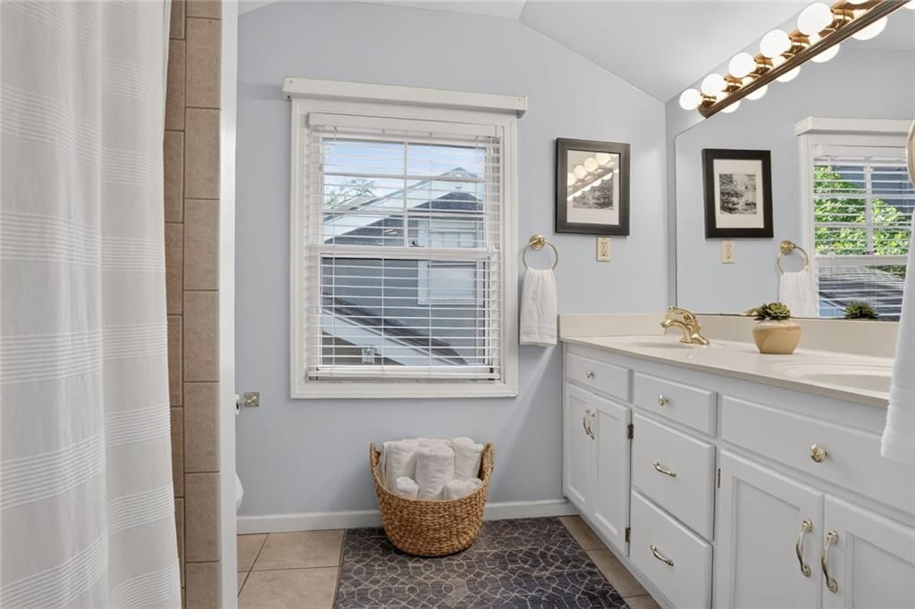 5828 Oak Street — photo 18