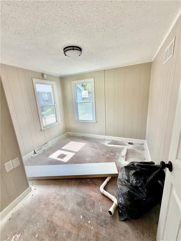 Photo 13 of 14 - 1611 SE Willow Road, Lee's Summit, MO 64081