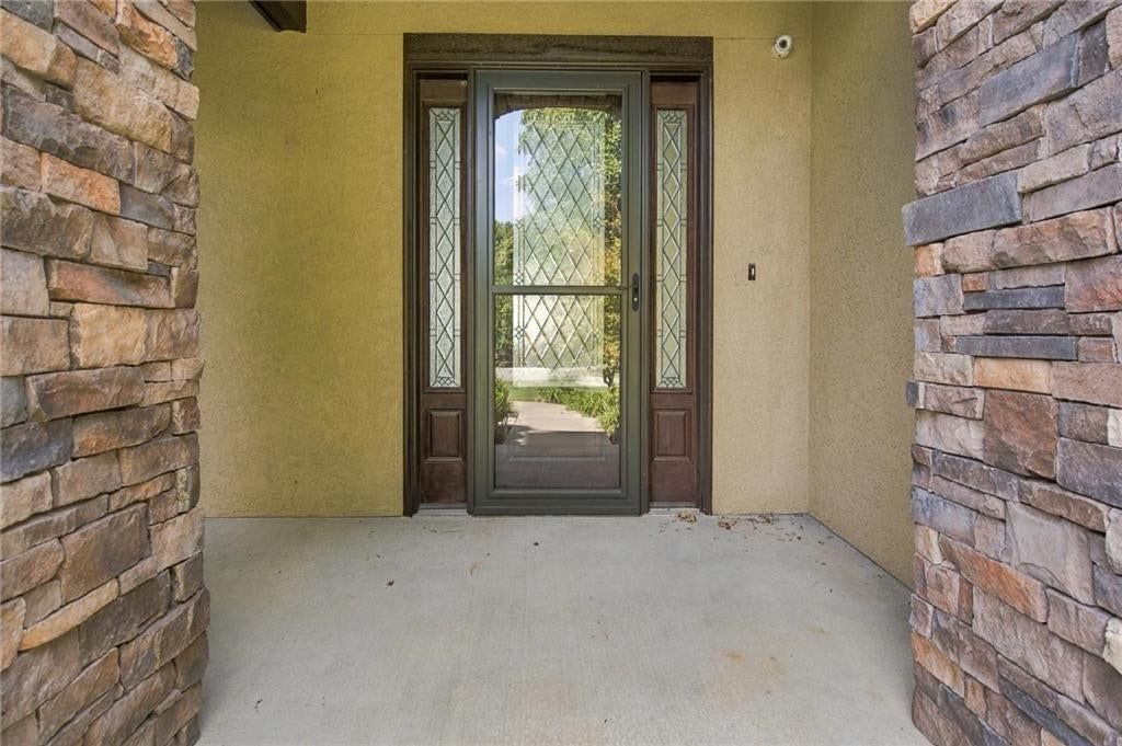 12301 W 150th Terrace, Olathe, KS: listing photo 2