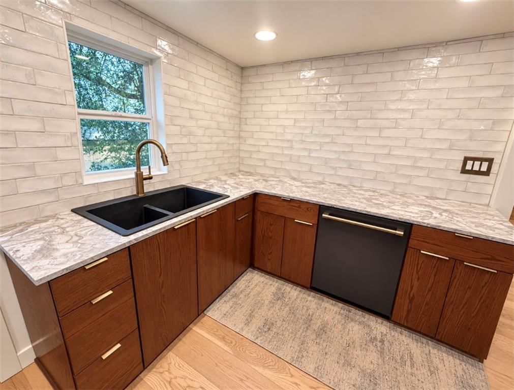 408 S 2nd Street — photo 4