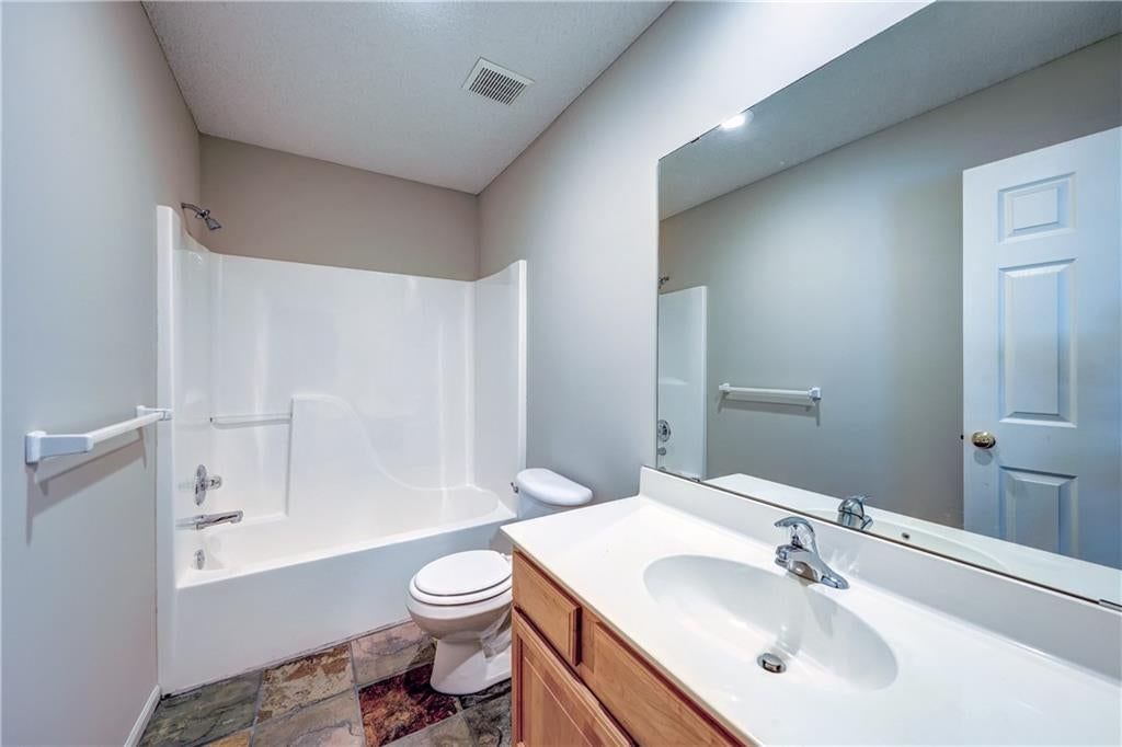 Photo 15 of 20 - 9147 Boehm Drive, Lenexa, KS 66219