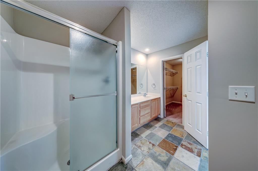 Photo 16 of 20 - 9147 Boehm Drive, Lenexa, KS 66219