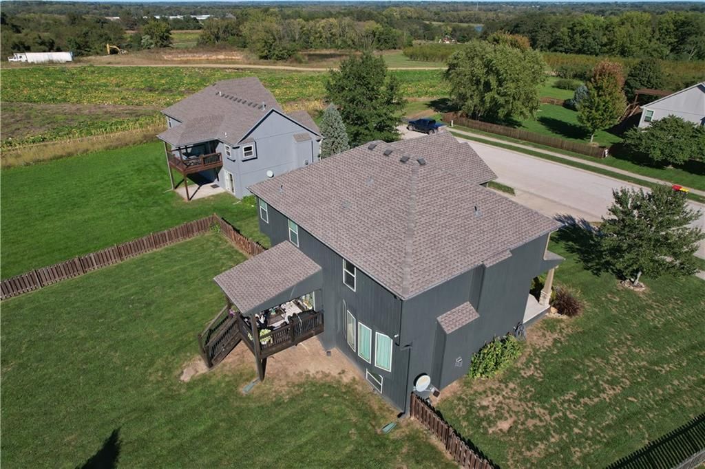 Photo 5 of 14 - 1100 N Sam Barr Drive, Kearney, MO 64060