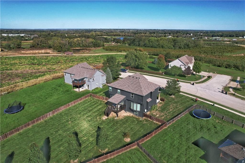 Photo 12 of 14 - 1100 N Sam Barr Drive, Kearney, MO 64060