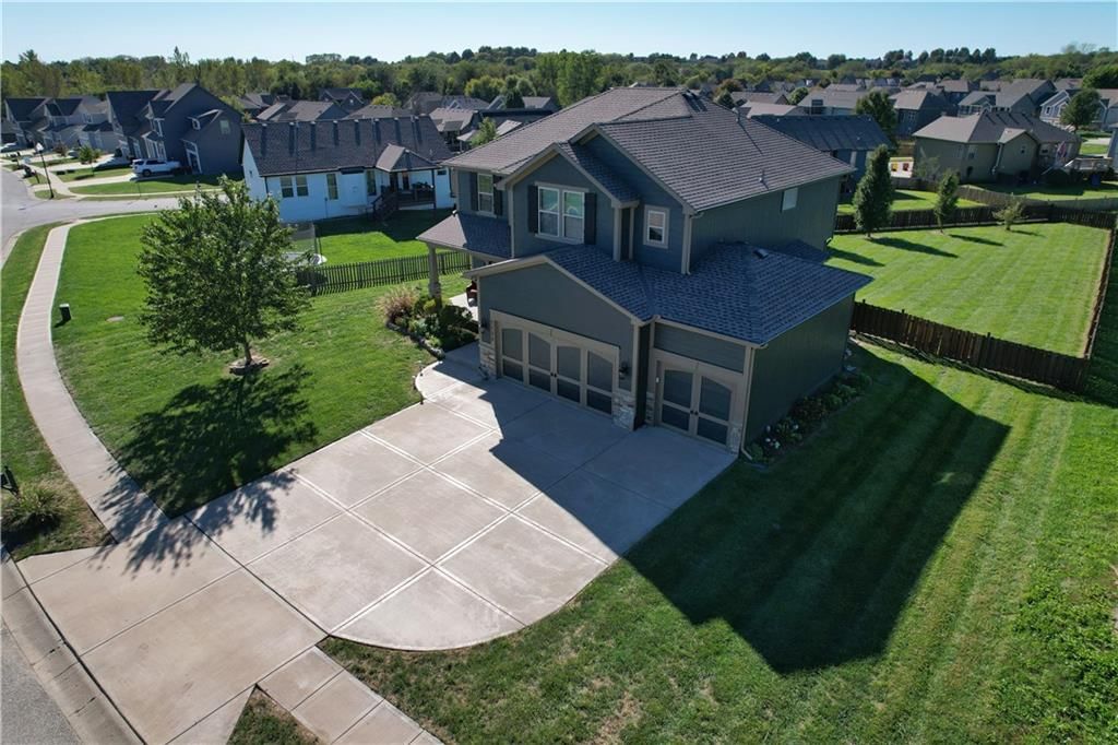 1100 N Sam Barr Drive, Kearney, MO: listing photo 2