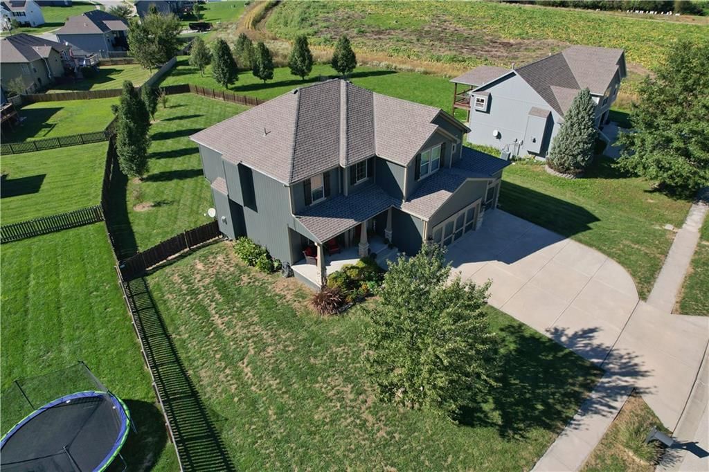 Photo 6 of 14 - 1100 N Sam Barr Drive, Kearney, MO 64060
