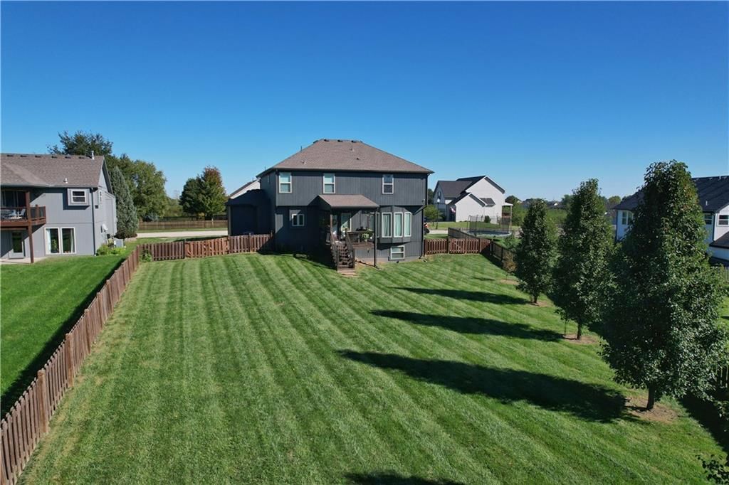 Photo 11 of 14 - 1100 N Sam Barr Drive, Kearney, MO 64060