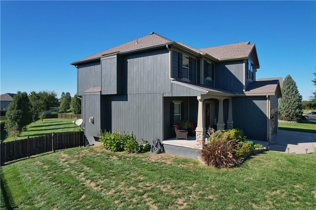 Photo 8 of 14 - 1100 N Sam Barr Drive, Kearney, MO 64060
