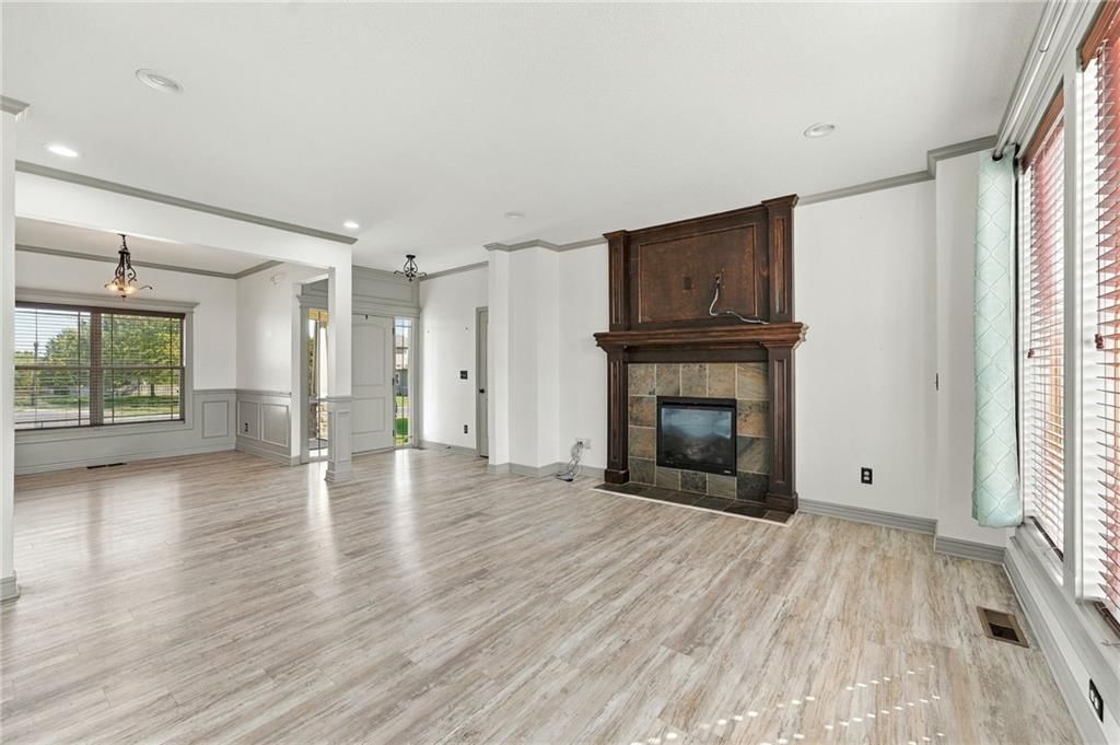 608 SW LAKE SIDE Drive, Lee's Summit, MO
