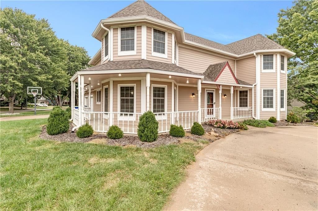 8523 Gillette Street, Lenexa, KS