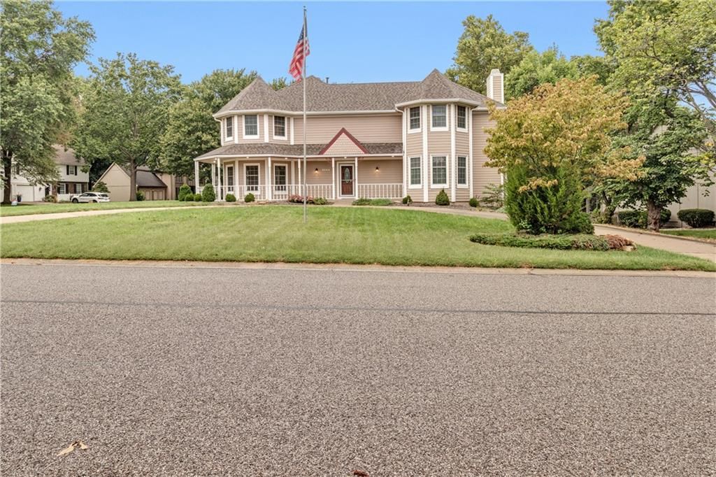 8523 Gillette Street, Lenexa, KS: listing photo 2