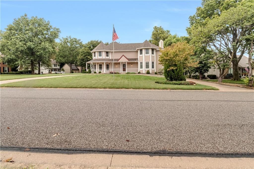 8523 Gillette Street, Lenexa, KS: listing photo 3
