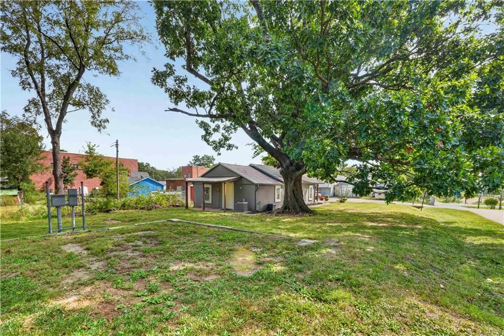 Photo 24 of 25 - 112 W Main Street, Freeman, MO 64746