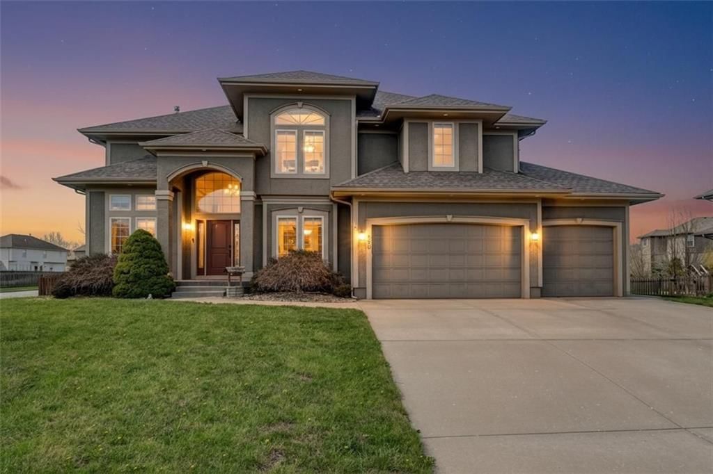 500 NE Woodpark Lane, Lee's Summit, MO: listing photo 2