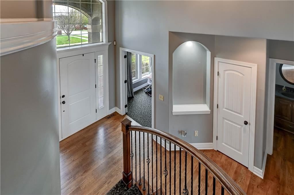 Photo 17 of 67 - 500 NE Woodpark Lane, Lee's Summit, MO 64086