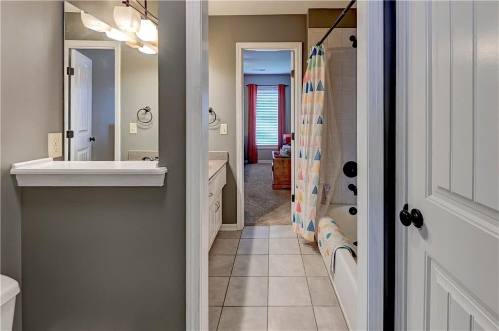 Photo 32 of 67 - 500 NE Woodpark Lane, Lee's Summit, MO 64086