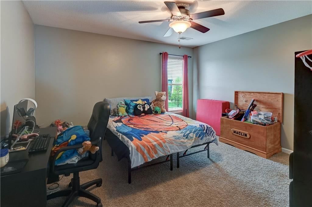 Photo 34 of 67 - 500 NE Woodpark Lane, Lee's Summit, MO 64086