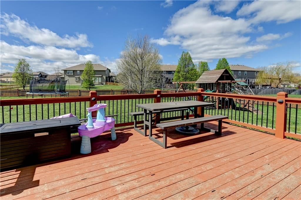 Photo 62 of 67 - 500 NE Woodpark Lane, Lee's Summit, MO 64086