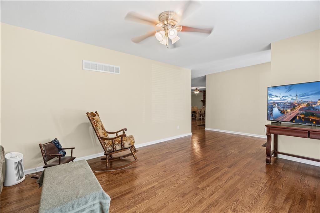 305 Canterbury Lane — photo 7