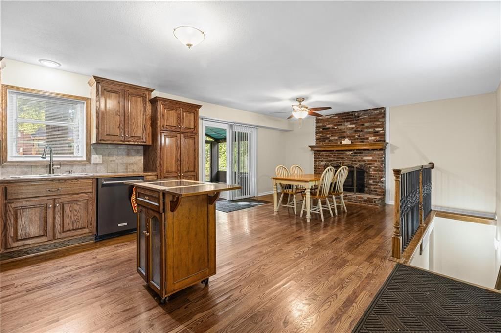 305 Canterbury Lane — photo 8