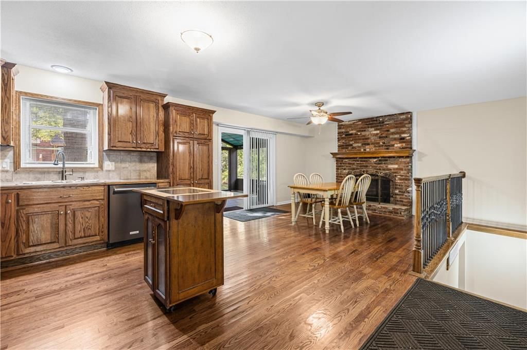 305 Canterbury Lane — photo 9