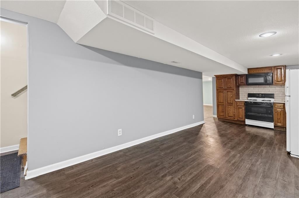 305 Canterbury Lane — photo 31