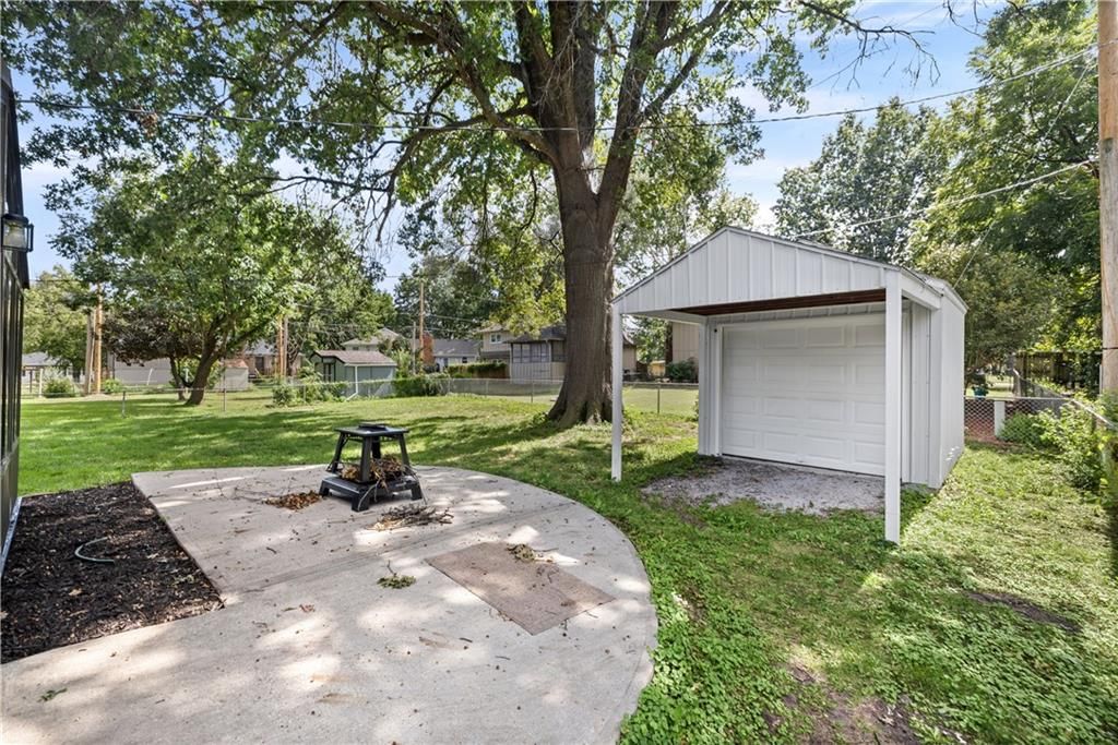 305 Canterbury Lane — photo 44
