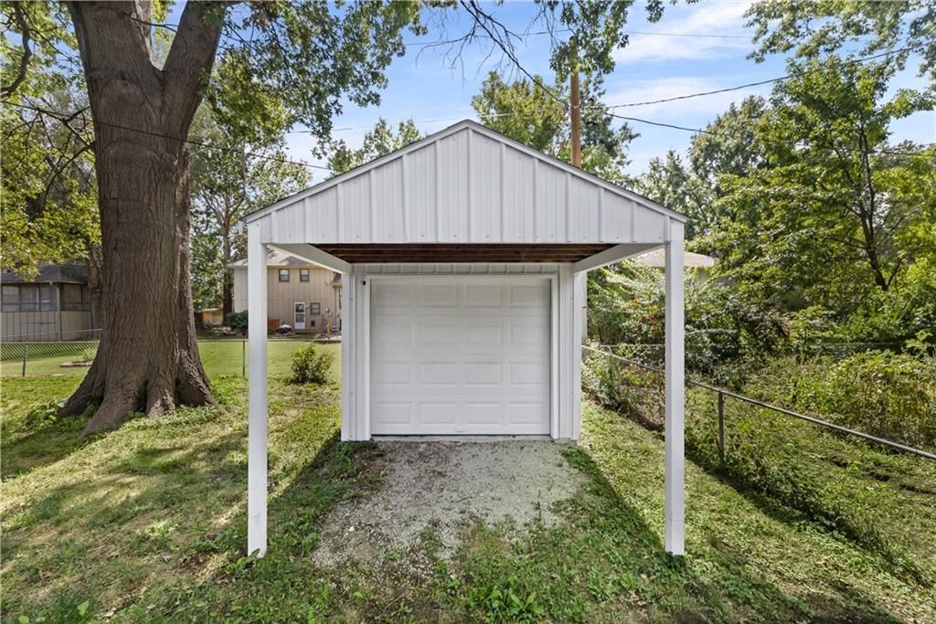 305 Canterbury Lane — photo 46