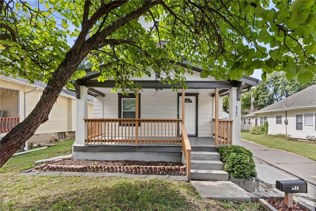 822 S Hardy Avenue, Independence, MO: listing photo 2