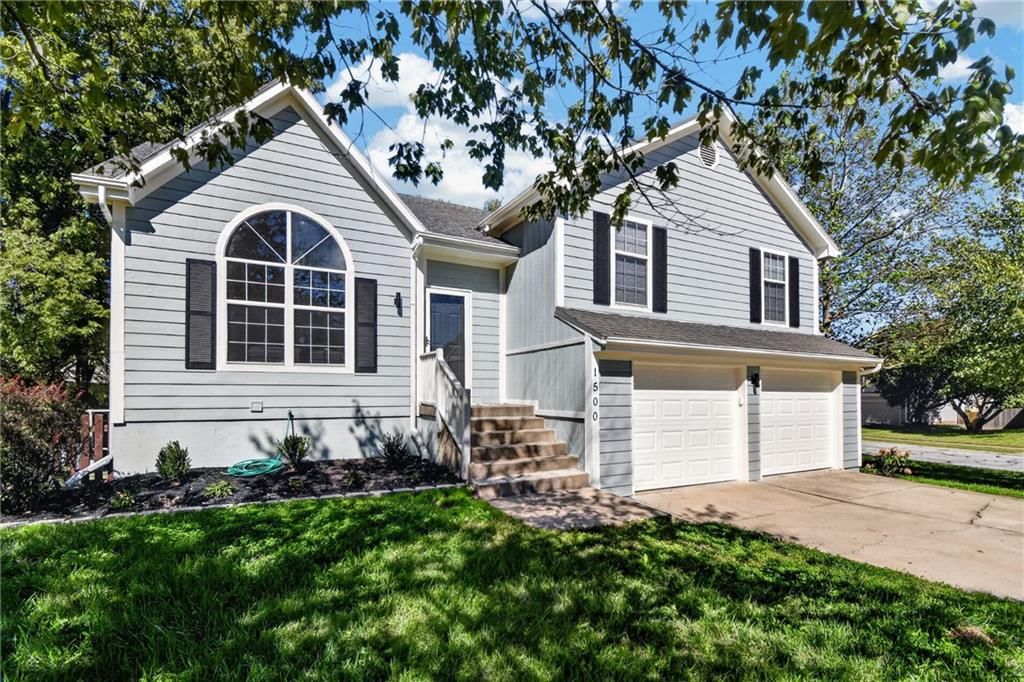 1500 NE Bronze Drive, Lee's Summit, MO