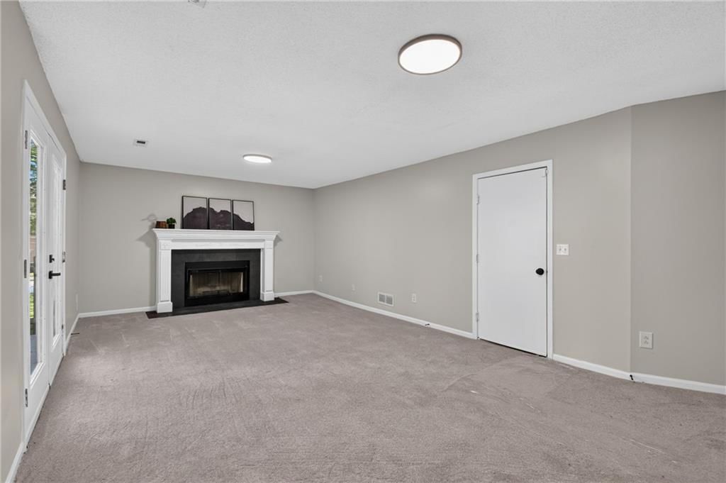 1500 NE Bronze Drive, Lee's Summit, MO