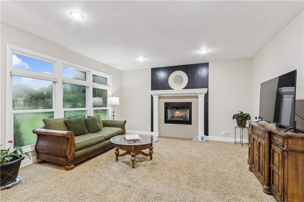 15498 Cedar Lane, Basehor, KS: listing photo 3