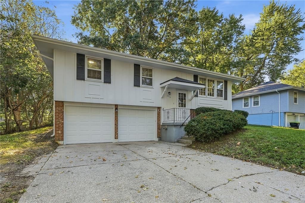 1913 N Plymouth Road, Independence, MO: listing photo 2