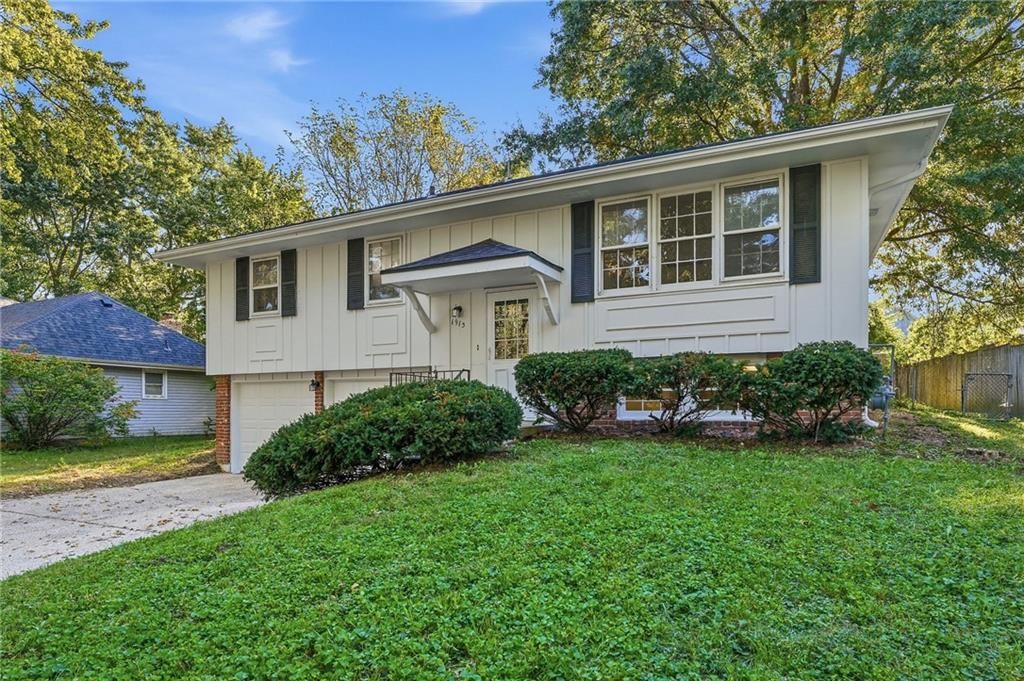 1913 N Plymouth Road, Independence, MO: listing photo 3