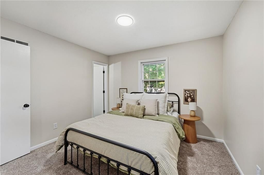 Photo 18 of 35 - 1913 N Plymouth Road, Independence, MO 64058