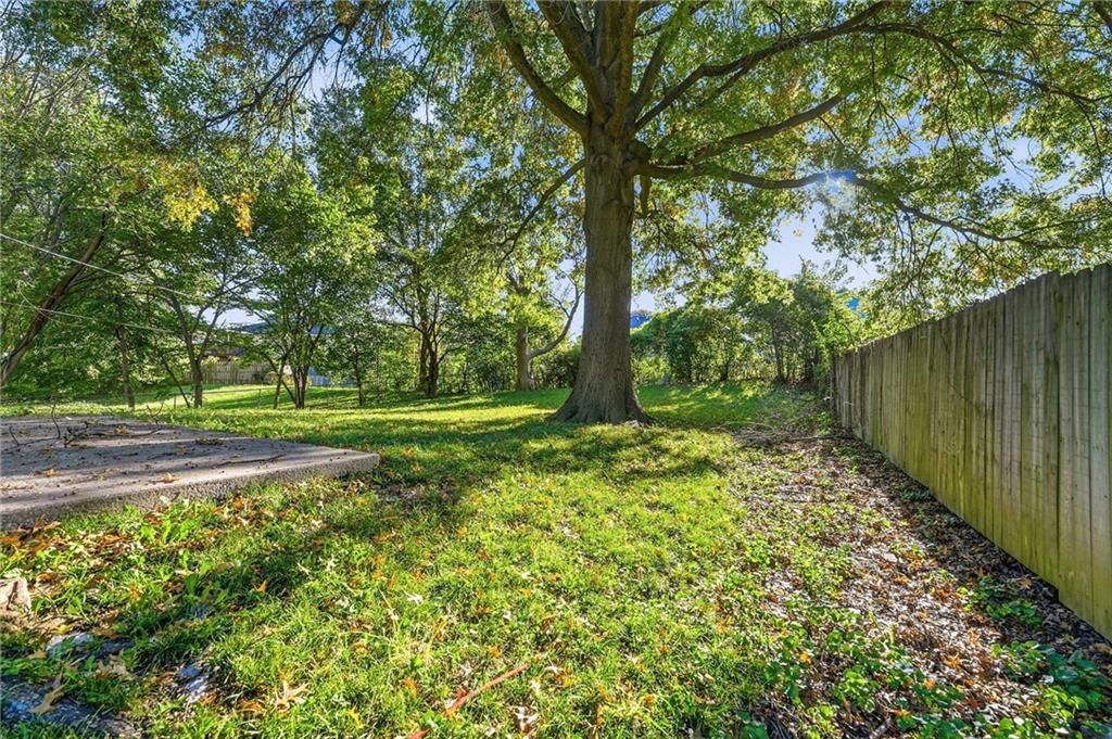 Photo 31 of 35 - 1913 N Plymouth Road, Independence, MO 64058