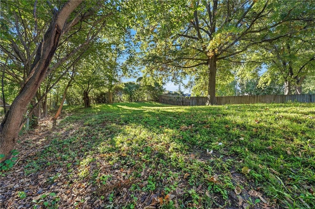Photo 32 of 35 - 1913 N Plymouth Road, Independence, MO 64058